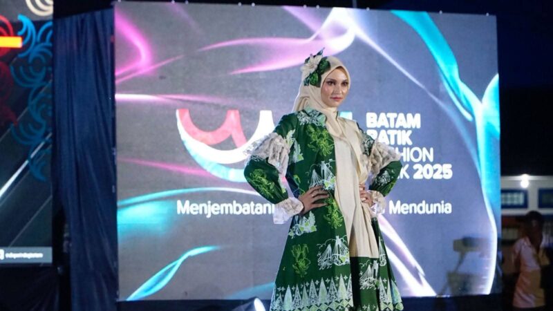Semarak Batam Batik Fashion Week 2025 di Dabo Singkep: Kolaborasi Batam–Lingga Angkat Warisan Budaya ke Kancah Dunia | f. Diskominfo Lingga