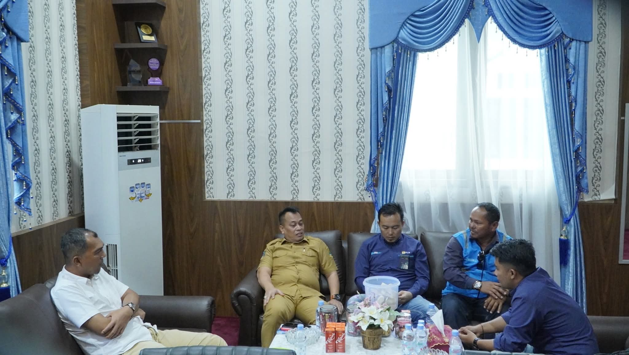 Bupati dan Wakil Bupati Lingga Terima Kunjungan Manager PLN ULP Dabo Singkep, Bahas Kesiapan Sambut Menko Kumham Imipas RI | f. Diskominfo Lingga