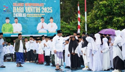 Bupati Nizar Ajak Santri Melek Teknologi di Apel Hari Santri 2025 Kabupaten Lingga | f. Diskominfo Lingga
