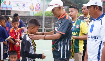 Sekda Lingga H. Armia Tutup Turnamen Futsal U-12 2025, Apresiasi Panitia dan Semangat Para Pemain Muda | f. Diskominfo Lingga