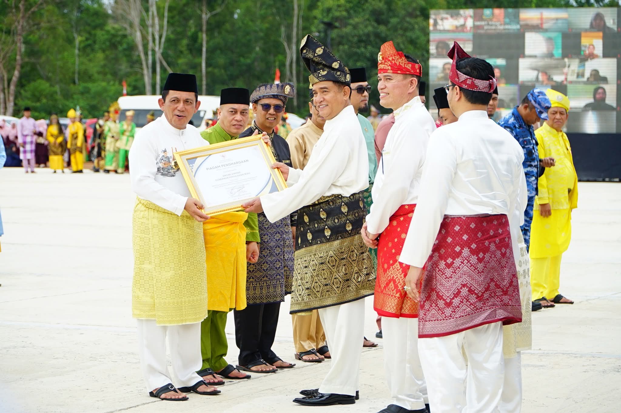 Upacara Sumpah Pemuda ke-97 di Lingga, Menko Yusril Ihza Mahendra Tekankan Semangat Persatuan | f. Diskominfo Lingga