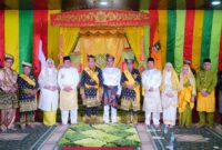 Prof. Dr. Yusril Ihza Mahendra Dianugerahi Gelar Adat “Sri Indra Nara Wangsa” di Istana Damnah Lingga: Simbol Kehormatan dan Marwah Melayu | f. Diskominfo Lingga