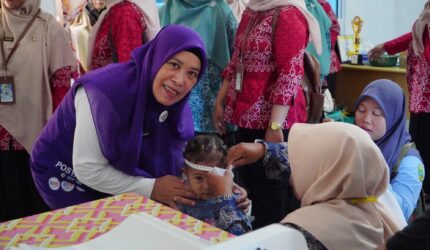 Feby Sarianty Novrizal Tinjau Posyandu Semangka di Bukit Langkap, Dorong Layanan Rutin dan Pencegahan Stunting di Lingga Timur | f. Diskominfo Lingga