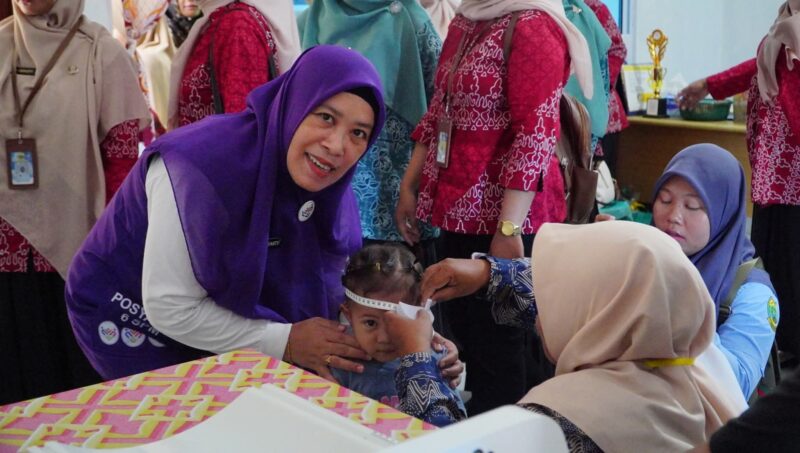 Feby Sarianty Novrizal Tinjau Posyandu Semangka di Bukit Langkap, Dorong Layanan Rutin dan Pencegahan Stunting di Lingga Timur | f. Diskominfo Lingga