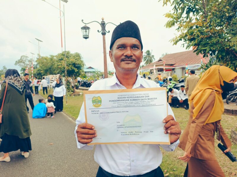 Dari Gelap Menuju Terang: Kisah Haru Jasman, Satpol PP Lingga yang Kini Resmi Jadi PPPK | f. Wandy