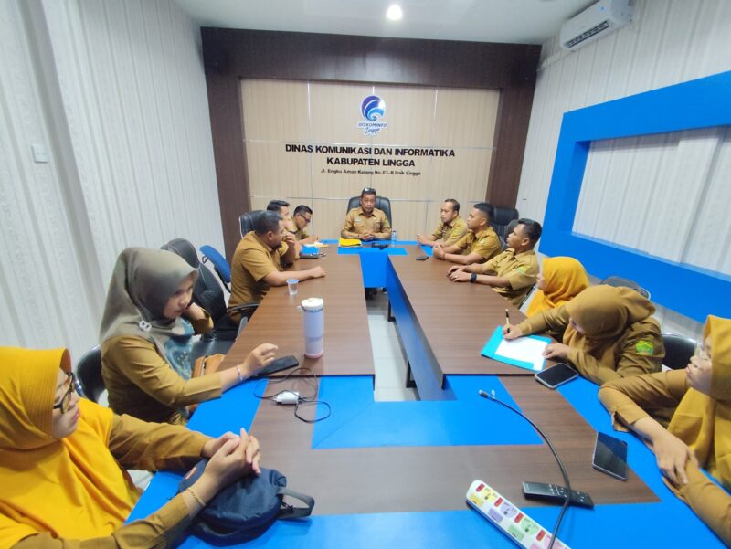 Kadis Kominfo Lingga Izjumadillah Pimpin Rapat Evaluasi Kinerja Bidang IKP: Dorong Profesionalisme dan Transparansi Informasi Publik | Diskominfo Lingga