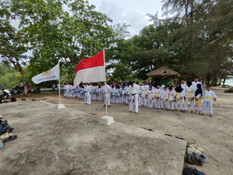 Forki Lingga Gelar Gashuku Bersama Inkado dan Inkai di Pantai Batu Berdaun: Pererat Persaudaraan Karateka Sejak 1976 | f. Red
