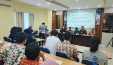 OJK Kepri Gelar ToT “Masyarakat Cerdas Keuangan Menuju Indonesia Emas” di Dabo Singkep | f. Wandy