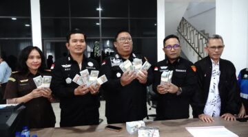 Kejati Kepri Terima Pengembalian Kerugian Negara USD 272.497 dari Dirut PT BDP dalam Kasus Korupsi PNBP Pelabuhan Batam | f. Kejati kepri