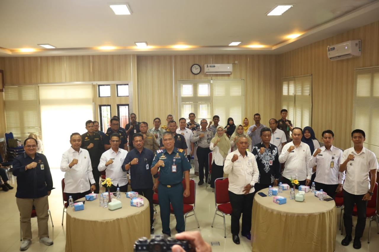 Kejari Karimun dan Koperasi Merah Putih Sungai Raya Teken Nota Kesepahaman: Wujud Nyata Dukung Pembangunan Ekonomi Desa | f. Kejati Kepri