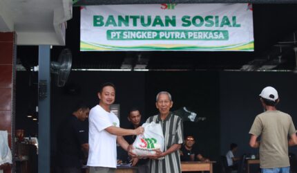 PT Singkep Putra Perkasa Kembali Salurkan 200 Paket Sembako untuk Warga Lingga, Bukti Nyata Komitmen CSR | f. Fikri