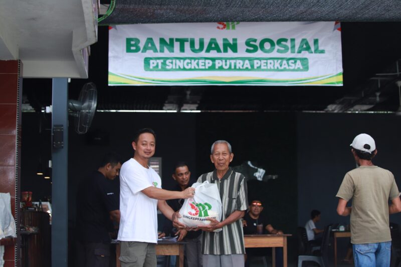 PT Singkep Putra Perkasa Kembali Salurkan 200 Paket Sembako untuk Warga Lingga, Bukti Nyata Komitmen CSR | f. Fikri