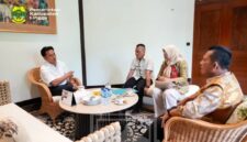 Pertemuan Penuh Makna: Bupati Nizar dan Yusril Ihza Mahendra Satukan Semangat Membangun Lingga | Prokopim Lingga