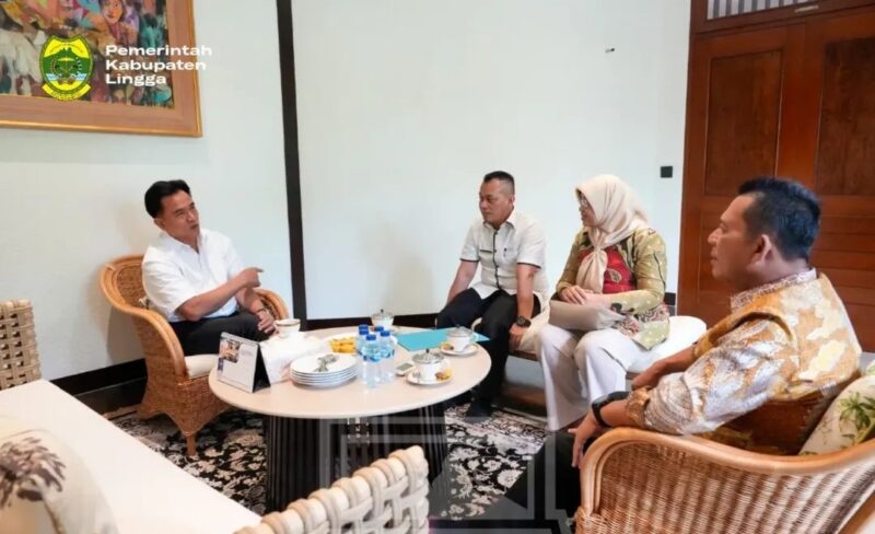 Pertemuan Penuh Makna: Bupati Nizar dan Yusril Ihza Mahendra Satukan Semangat Membangun Lingga | Prokopim Lingga