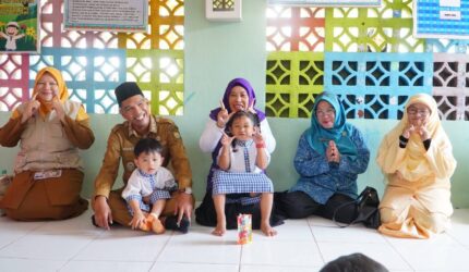 Feby Sarianty Novrizal Tinjau Posyandu dan Sosialisasi 6 SPM di Singkep Pesisir, Dorong Kesehatan dan Pelayanan Publik Berkualitas | f. Diskominfo Lingga