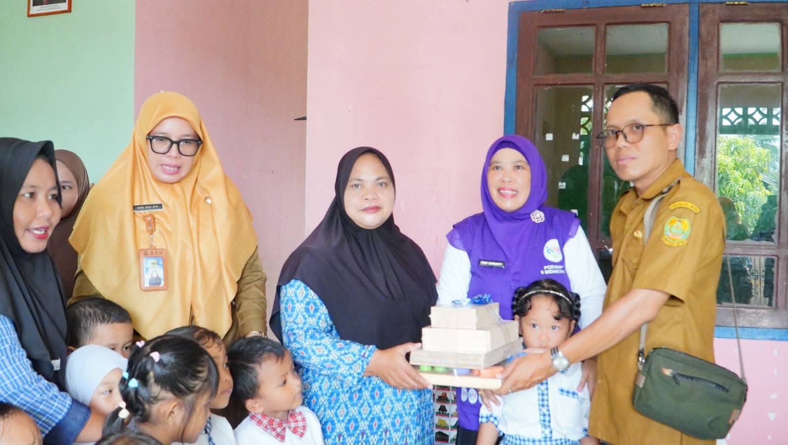 Feby Sarianty Novrizal Tinjau Posyandu dan Sosialisasi 6 SPM di Singkep Pesisir, Dorong Kesehatan dan Pelayanan Publik Berkualitas | f. Diskominfo Lingga