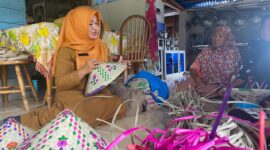 Dekranasda Lingga Dukung Pengrajin Tudung Saji Pandan di Desa Sekanah, Dorong Produk Lokal Jadi Komoditas Unggulan | f. Dekranasda Lingga