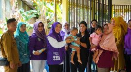 Kunjungan Hj. Feby Sarianty di Posyandu Sukun, Desa Mepar: Fokus pada Pertumbuhan Balita dan Kesehatan Masyarakat | Diskominfo Lingga