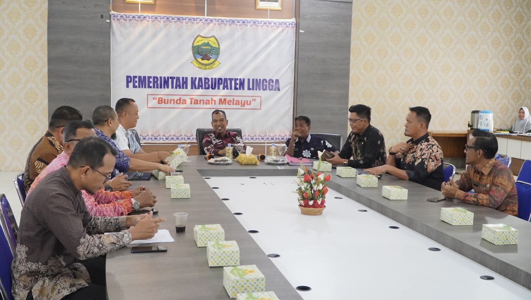 Wakil Bupati Lingga Pimpin Rapat Satgas Makan Bergizi Gratis, Targetkan 41 Titik Dapur Rampung Akhir 2025 | f. Diskominfo Lingga