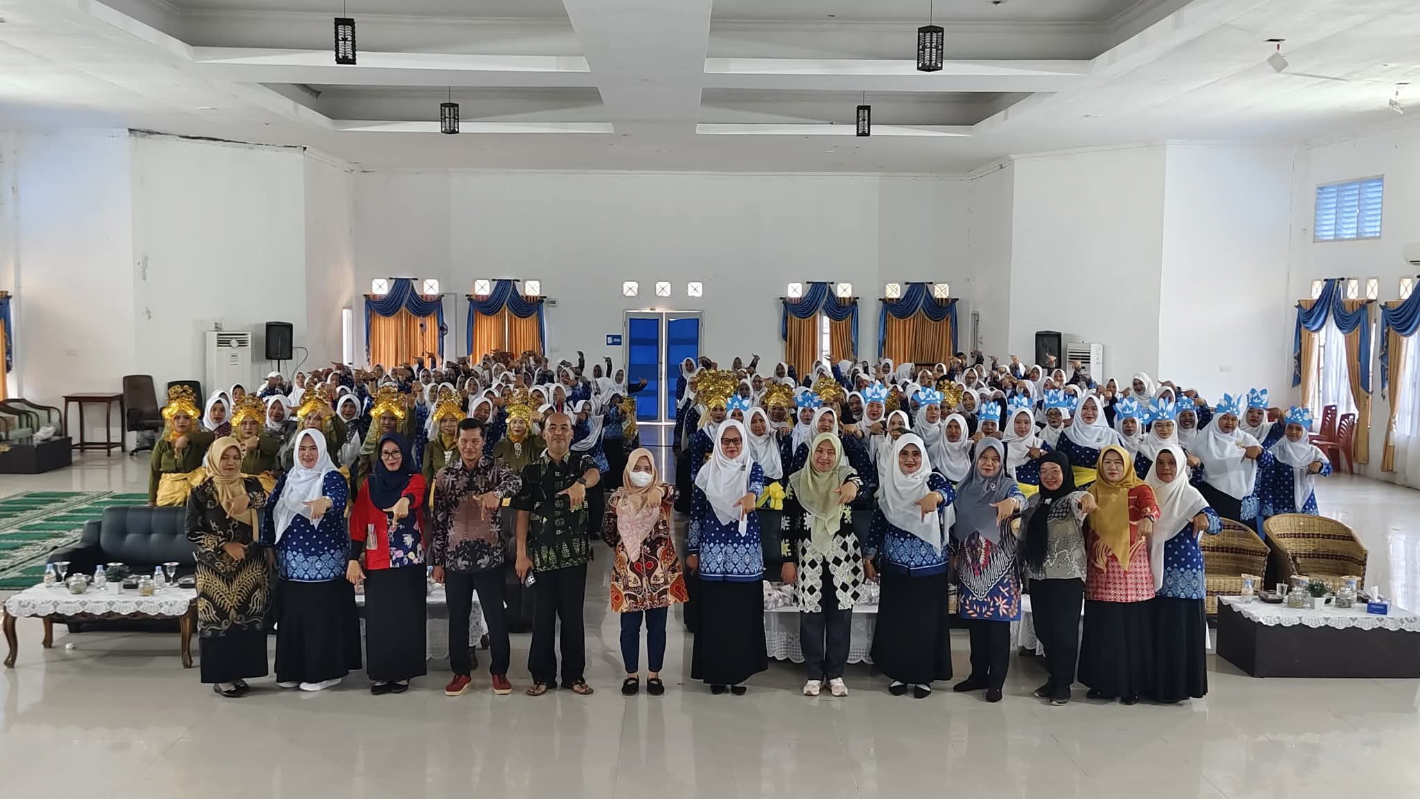 Bunda PAUD Kab. Lingga Hadiri Peringatan HUT ke-20 Himpaudi: Ajak Guru dan Orang Tua Awasi Penggunaan Gadget Anak | f. Diskominfo Lingga