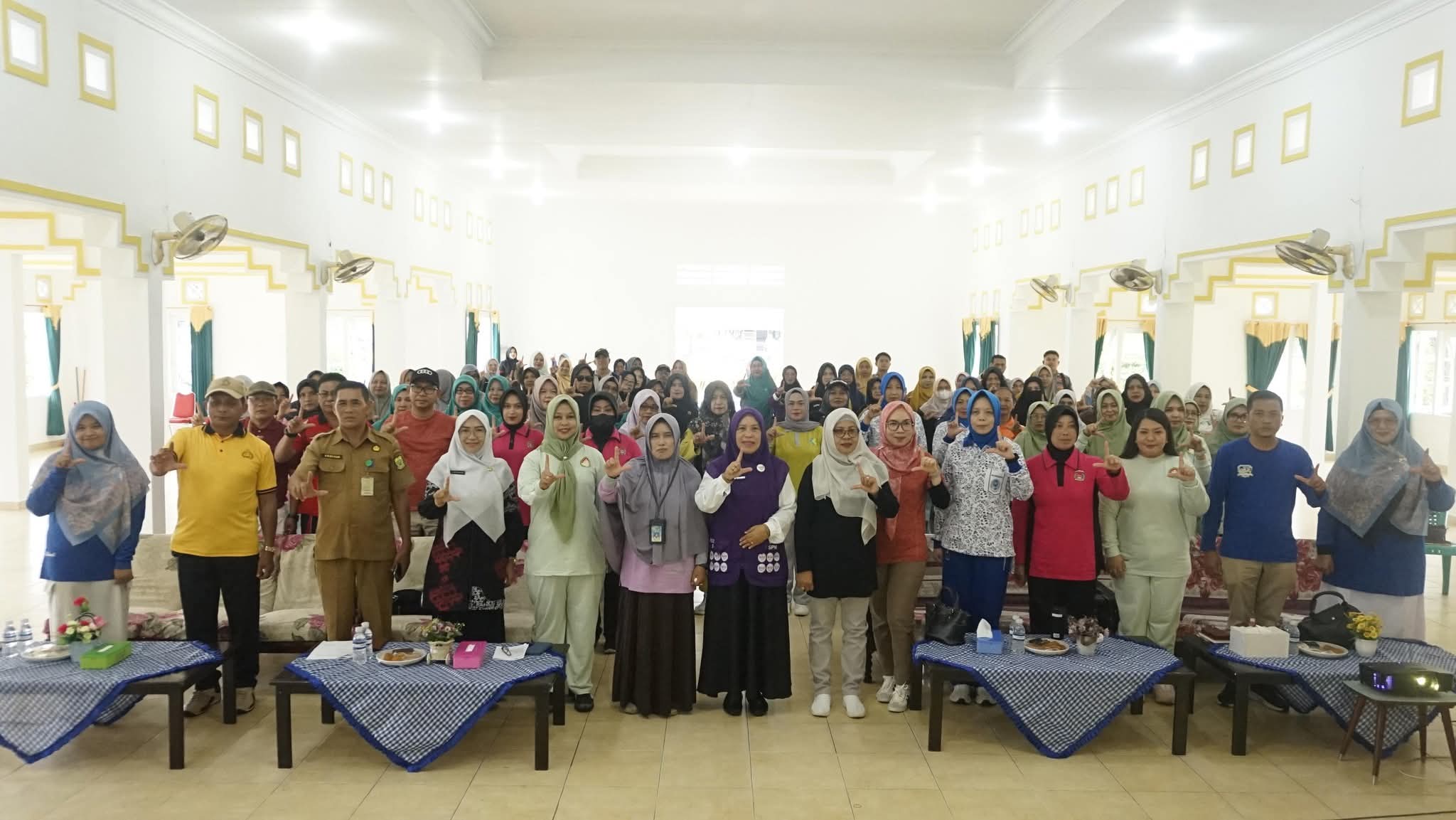 Dinkes P2KB Lingga Gelar Sosialisasi Deteksi Dini Kanker Serviks Melalui HPV DNA Co-Testing dan IVA Test | f. Diskominfo Lingga