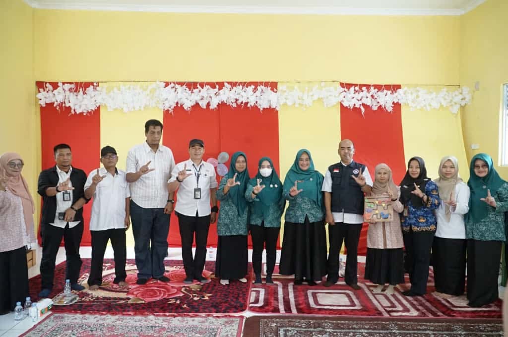Ketua PKK Lingga Supervisi Posyandu ILP dan Serahkan APE untuk PAUD di Senayang | f. Diskominfo Lingga