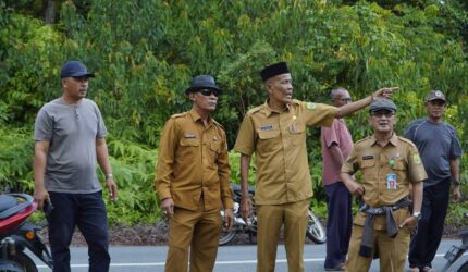 Sekda Kabupaten Lingga, H. Armia meninjau lokasi pembangunan Sekolah Rakyat beberapa waktu lalu | f. Diskominfo Lingga