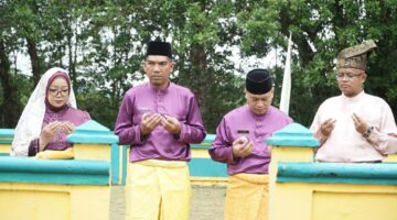 Bupati dan Wakil Bupati Lingga Ziarah ke Makam Sultan Mahmud Riayat Syah Usai Upacara Hari Jadi ke-22 | f. Diskominfo Lingga