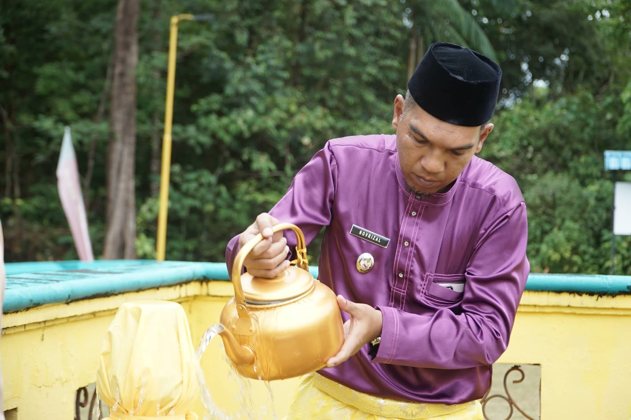 Bupati dan Wakil Bupati Lingga Ziarah ke Makam Sultan Mahmud Riayat Syah Usai Upacara Hari Jadi ke-22 | f. Diskominfo Lingga