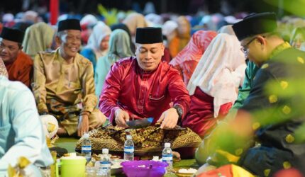 Malam Syukuran Hari Jadi ke-22 Kabupaten Lingga: Tradisi Makan Sehidang Berlima Jadi Simbol Kebersamaan dan Harmoni | f. Diskominfo Lingga