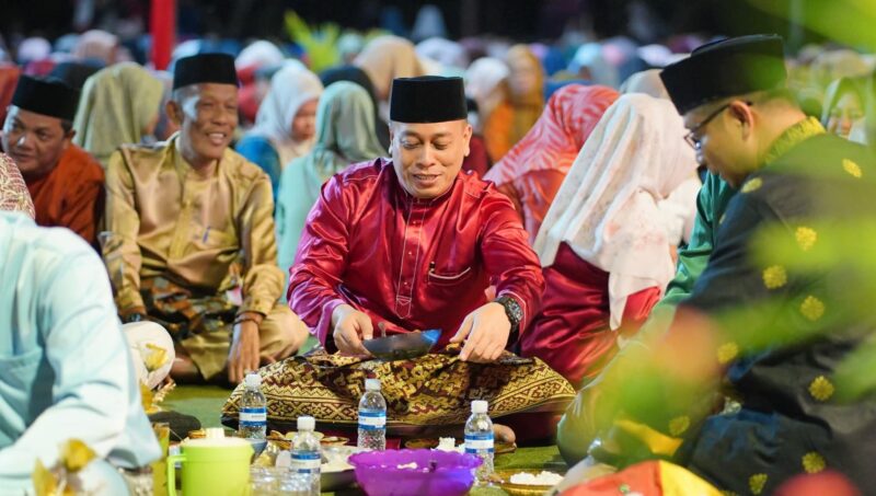 Malam Syukuran Hari Jadi ke-22 Kabupaten Lingga: Tradisi Makan Sehidang Berlima Jadi Simbol Kebersamaan dan Harmoni | f. Diskominfo Lingga