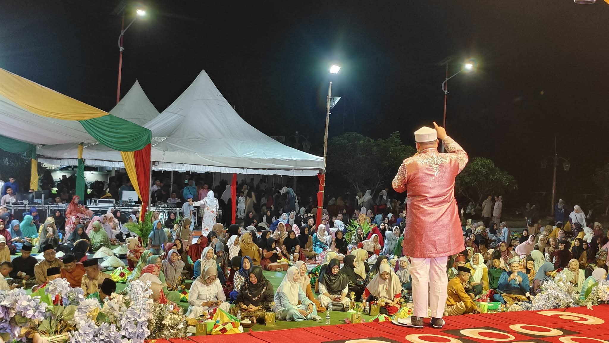 Malam Syukuran Hari Jadi ke-22 Kabupaten Lingga: Tradisi Makan Sehidang Berlima Jadi Simbol Kebersamaan dan Harmoni | f. Diskominfo Lingga