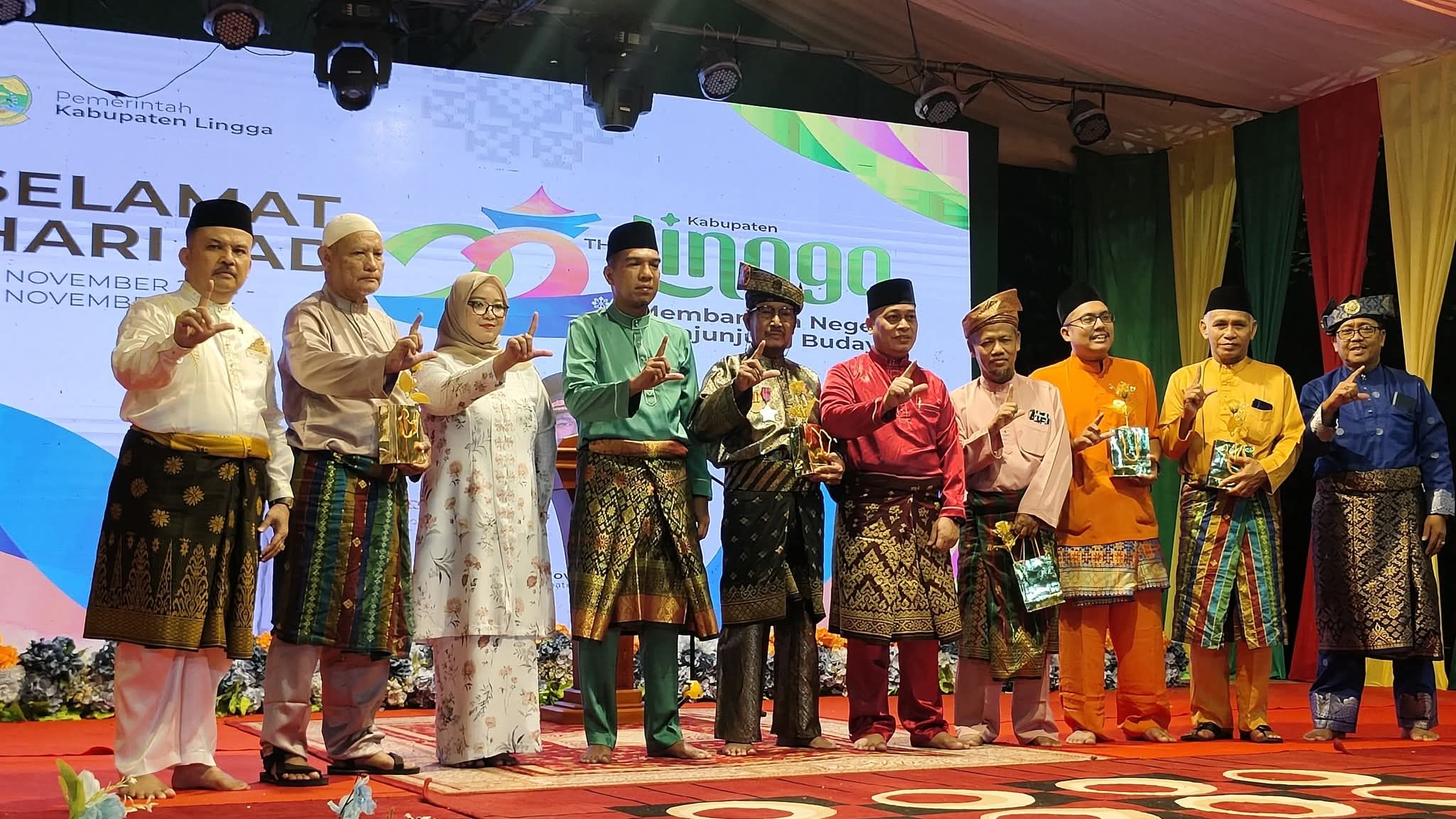 Malam Syukuran Hari Jadi ke-22 Kabupaten Lingga: Tradisi Makan Sehidang Berlima Jadi Simbol Kebersamaan dan Harmoni | f. Diskominfo Lingga