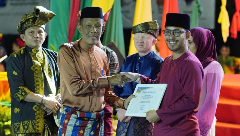 Sekda Armia Resmi Tutup Seluruh Rangkaian Peringatan Hari Jadi Kabupaten Lingga 2025 | f. Diskominfo Lingga