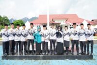 Foto bersama Pimpinan daerah Kab. Lingga pada HUT PGRI 2025 | f. Diskominfo Lingga