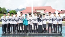 Foto bersama Pimpinan daerah Kab. Lingga pada HUT PGRI 2025 | f. Diskominfo Lingga