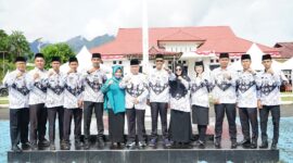 Foto bersama Pimpinan daerah Kab. Lingga pada HUT PGRI 2025 | f. Diskominfo Lingga