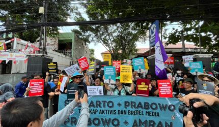 Aksi Solidaritas Mendukung Tempo Melawan Gugatan Rp 200 Miliar oleh Mentan Amran Sulaiman | f. Redaksi