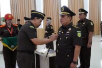 J. Devy Sudarso Lantik 6 Pejabat Kejati Kepri, Tekankan Kinerja Humanis dan Integritas Tinggi | f. Kejati Kepri