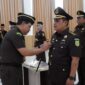 J. Devy Sudarso Lantik 6 Pejabat Kejati Kepri, Tekankan Kinerja Humanis dan Integritas Tinggi | f. Kejati Kepri