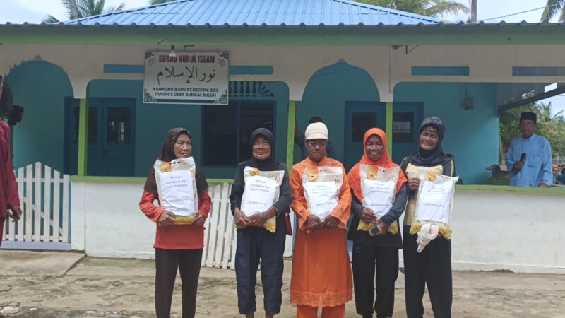 Jauh Dimata Dekat Dihati: Apri Fajar Hermanto Salurkan Puluhan Paket Sembako untuk Warga di Sungai Buluh | f. Redaksi