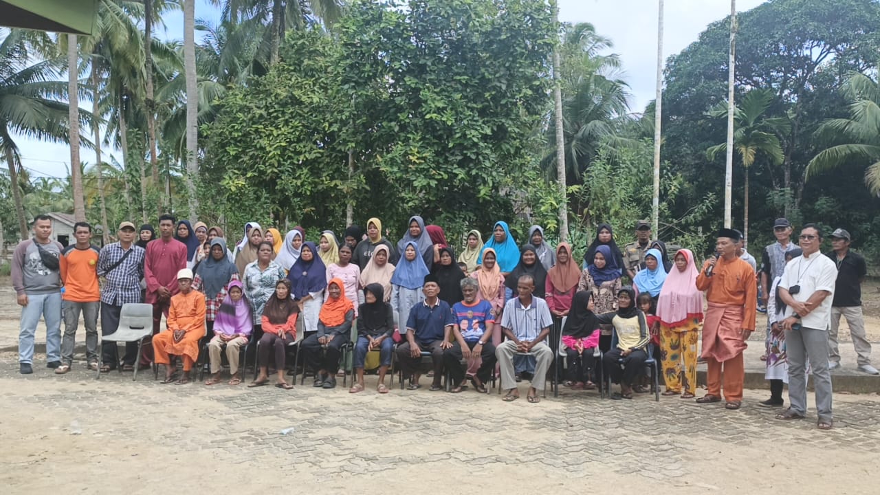 Jauh Dimata Dekat Dihati: Apri Fajar Hermanto Salurkan Puluhan Paket Sembako untuk Warga di Sungai Buluh | f. Redaksi