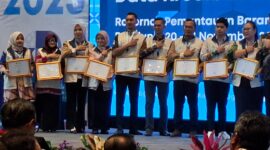 Lingga Raih Prestasi Nasional di Momen Hari Jadi ke-22: Disperindagkop UKM Lingga Raih Peringkat Dua Nasional dalam Pelaporan Kebutuhan Pokok | f. Redaksi