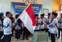 Johari Resmi Dilantik Sebagai Ketua PGRI Kecamatan Kepulauan Posek, Siap Jalankan Amanah Bersama Majukan Dunia Pendidikan | f. Redaksi