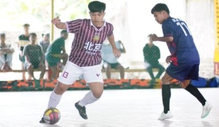 Beby dikatakan mirip dengan Bupati Lingga M. Nizar tampil efik membela Beijing A pada turnamen futsal LMG CUP II 2025 | f. Redaksi