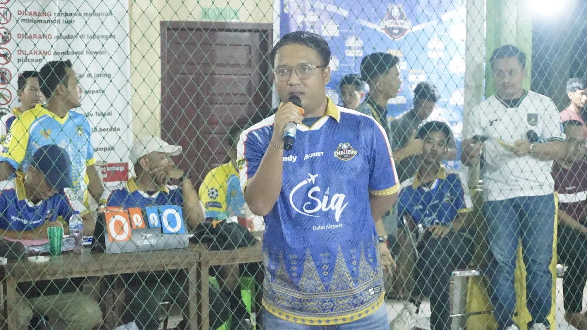 Ketua LMG CUP II memberikan sambutan pada acara penutupan turnamen futsal LMG CUP II 2025 | f. Diskominfo Lingga