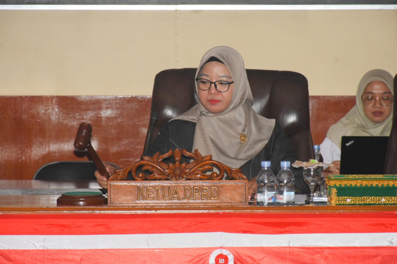 Paripurna DPRD Lingga Setujui dan Tandatangani MoU KUA–PPAS APBD 2026 | f. Redaksi
