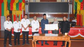Paripurna DPRD Lingga Setujui dan Tandatangani MoU KUA–PPAS APBD 2026 | f. Redaksi