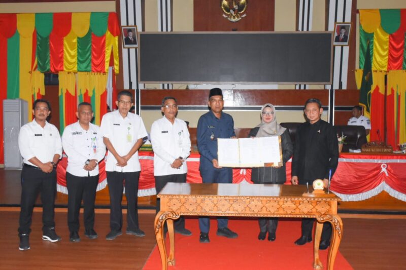 Paripurna DPRD Lingga Setujui dan Tandatangani MoU KUA–PPAS APBD 2026 | f. Redaksi