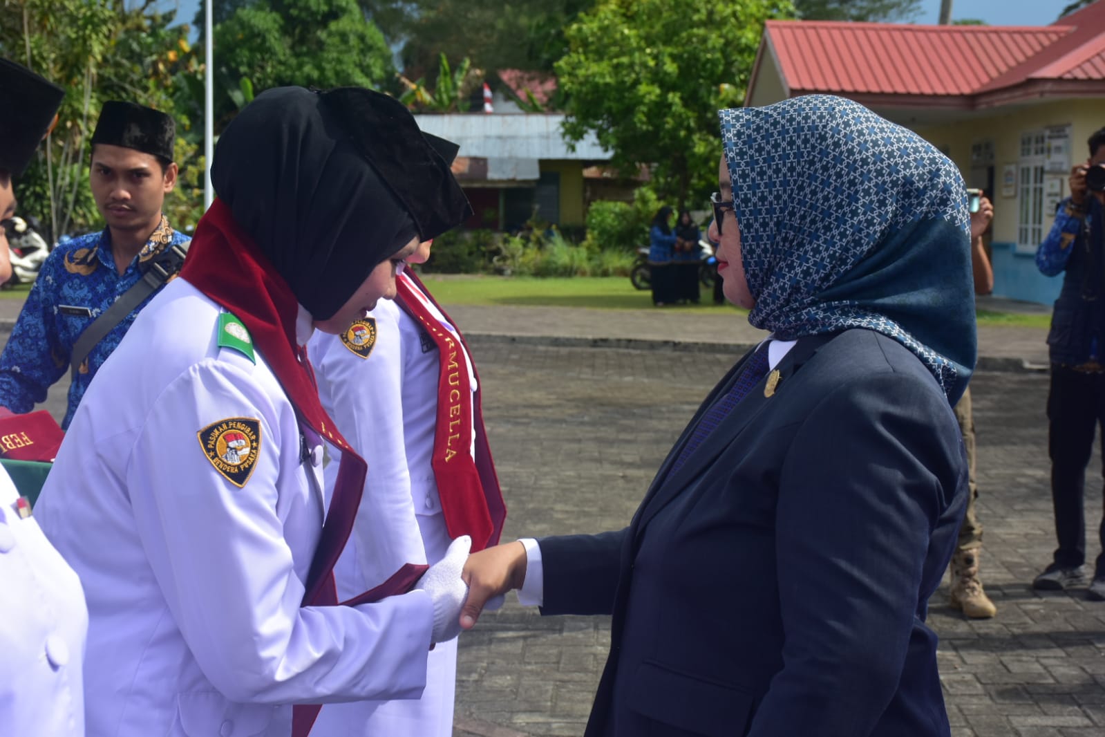 Kabupaten Lingga Peringati Hari Pahlawan Nasional 2025: Ketua DPRD Maya Sari Ajak Masyarakat Meneladani Semangat Juang dan Membangun Daerah Bersama | f. Redaksi